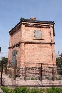 Hexagonal brick storehouse
