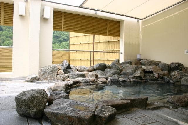 Open-air bath