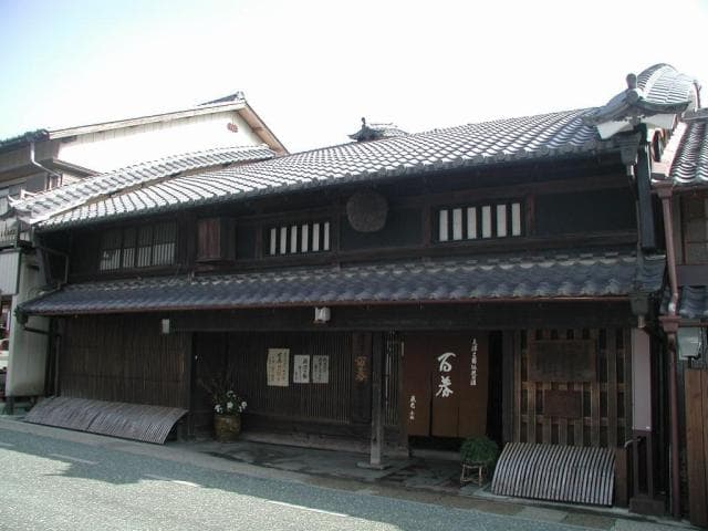The Kosaka family after undergrounding of telephone poles