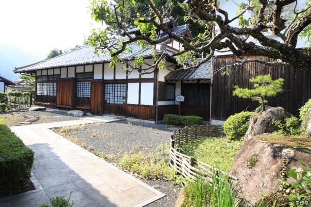 Meguro Oldness and Hall