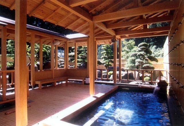 Open-air bath