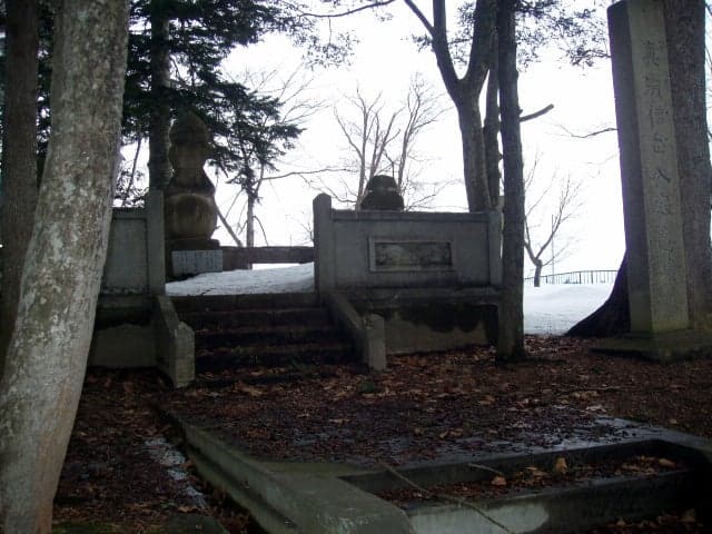The land (stele) of the Shinji Monk Masaru