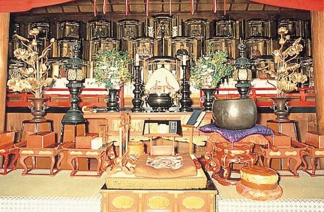 The Statue of the Thirty God