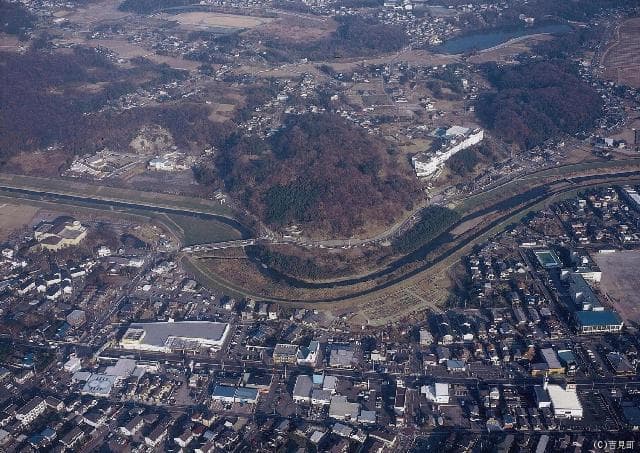A bird's eye view of Matsuyama Castle