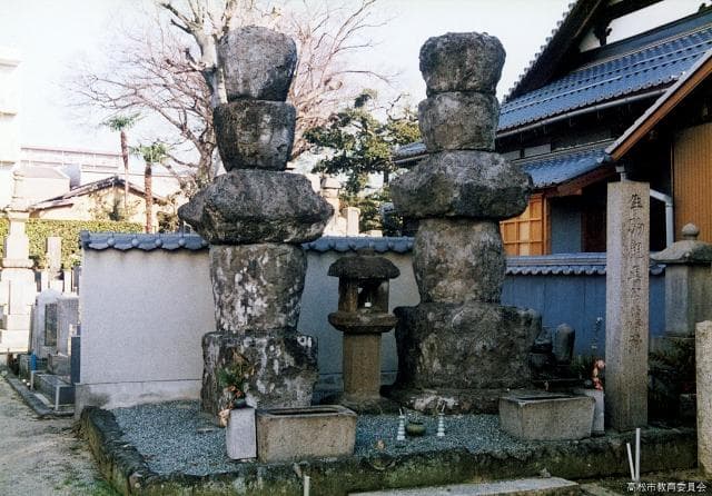 Ikoma's grave