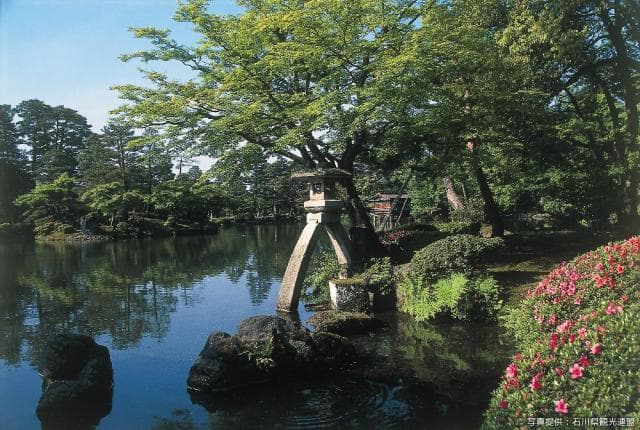 ことじ灯籠(春)