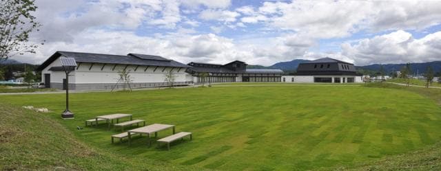 The whole view of Ayumu