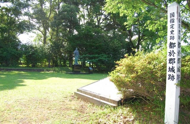 マンショ像遠景