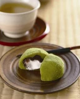 Shingu tea and Kiri no Mori Daifuku, tasted at a tea shop "Hoshui-an"