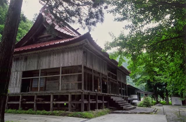 湯殿山神社(旧、本道寺)