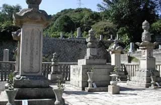 Mori House Graveyard (Chofu Mori successive tomb)