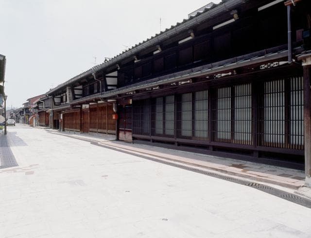 金屋町(千本格子の家並み)