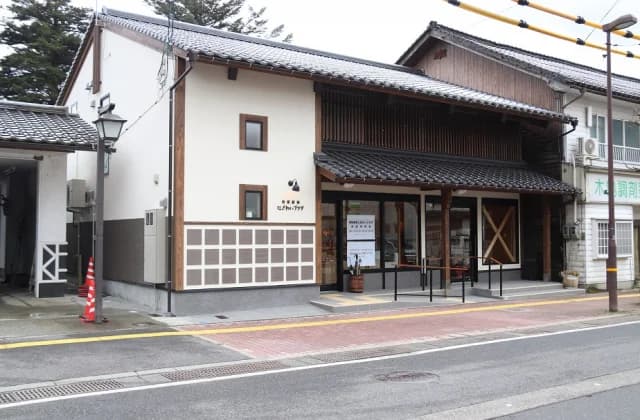 Wakazakura Station Nigiwai Plaza