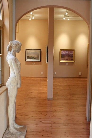 吉崎美術館館内