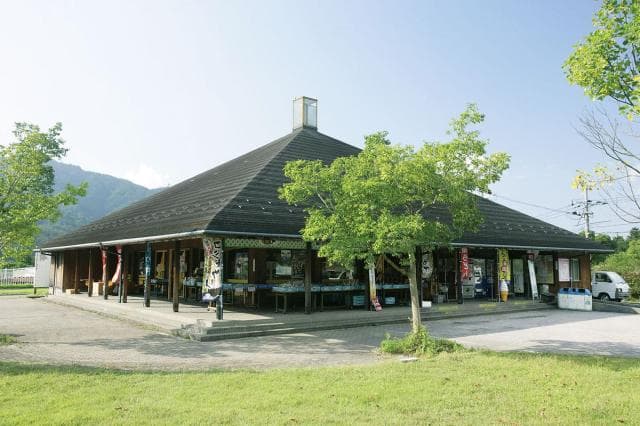 Roadside station silk town