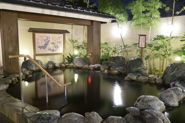 Open-air bath