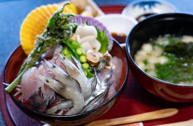 海鮮丼(ランチ要予約)
