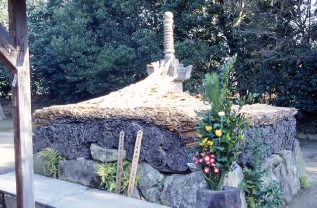 Tomb of Yoshitomo Minamotono