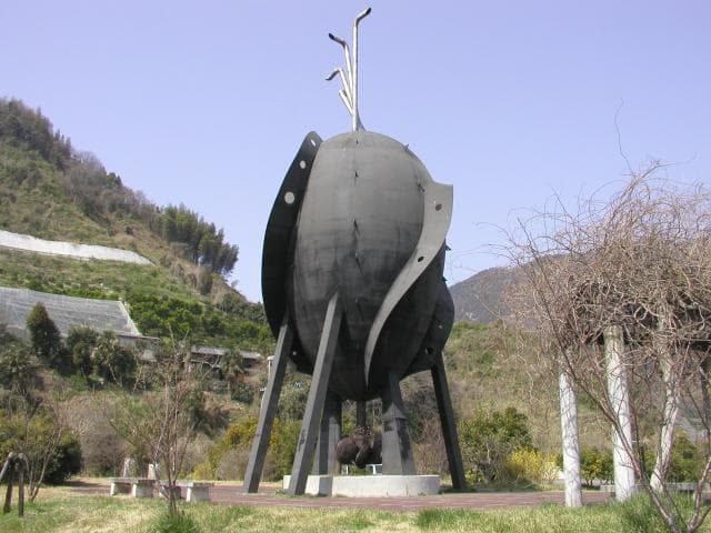 Daytime bear monument