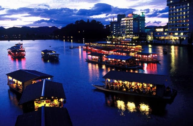 Hita Onsen (houseboat)