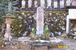 Dewanokami Sakazaki Graveyard