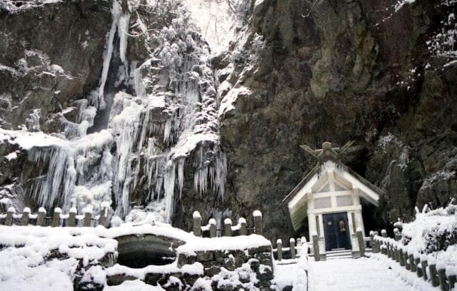 Taki Shrine on the way