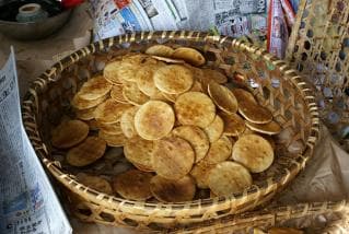 Hand-baked rice crackers
