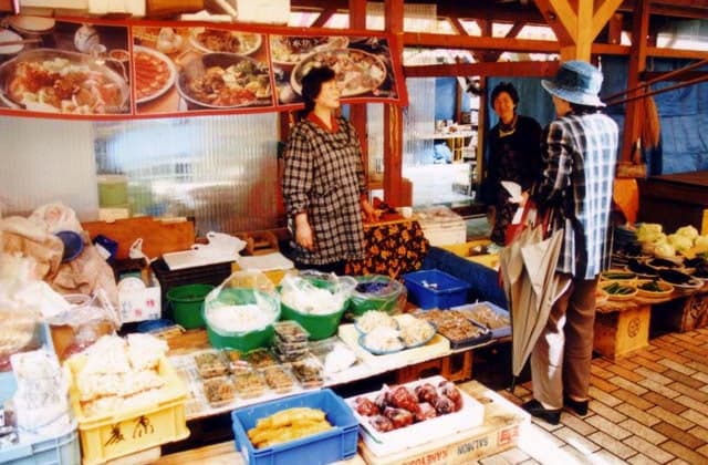 Morning Market in Asamai
