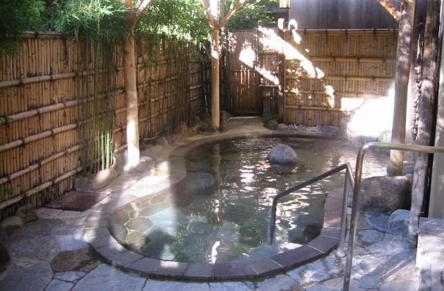 Slippery hot spring