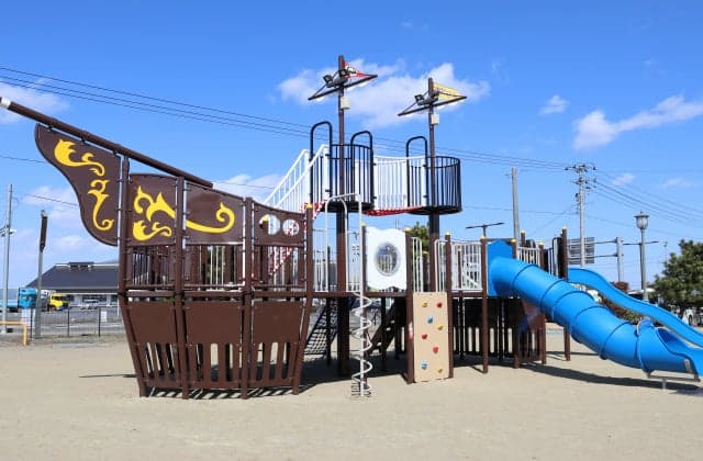 「つねモロシップわらすこ号」外観