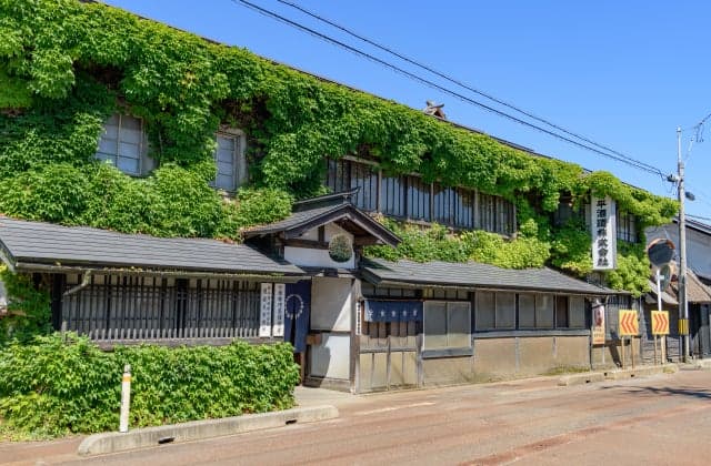 Photographs of Taruhira Sake Brewery