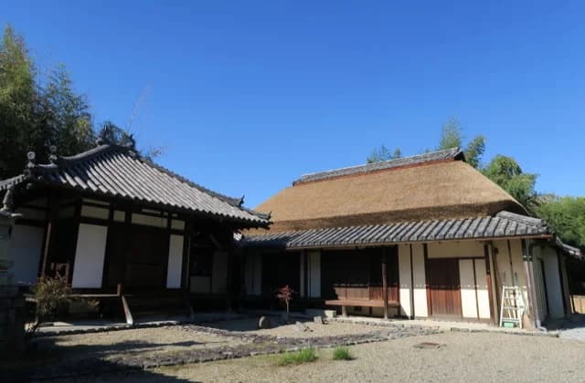 Jibutsu-do Hall (main hall and back of the warehouse)
