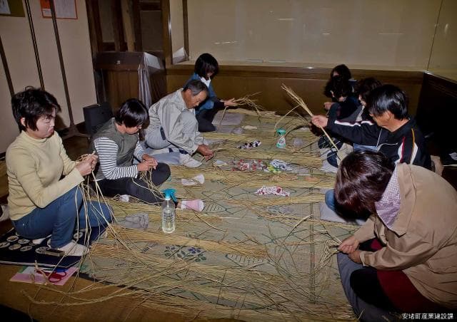 Making straw sandals