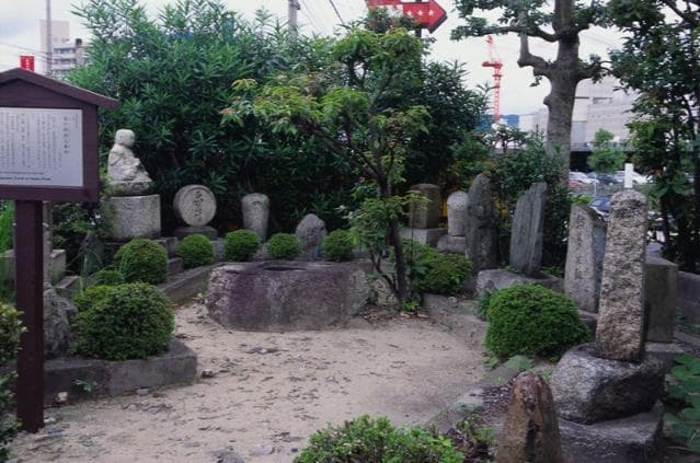 Tatsugaoka Haiku Cemetery