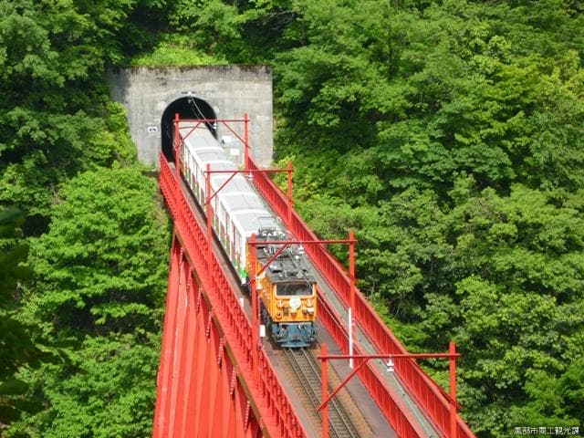 Shinyamahikobashi and trolley train