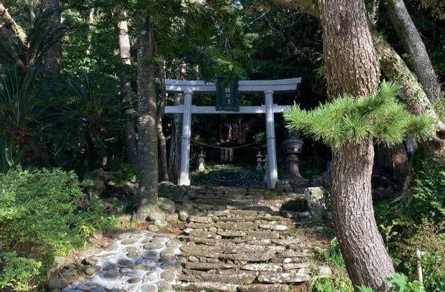 A relaxing time flows through the shrine, which stands quietly.