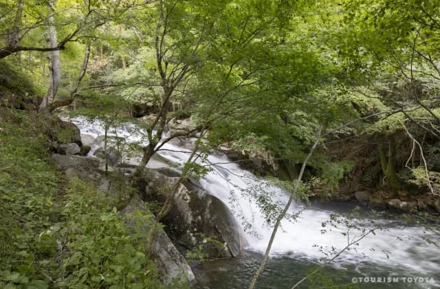 Nana Falls in Hoden