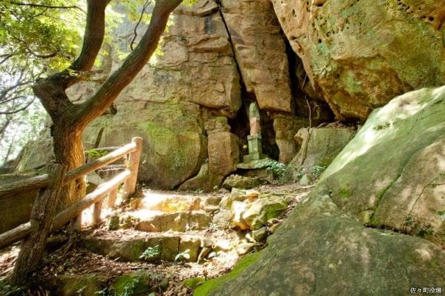 Furukawa-dake megaliths