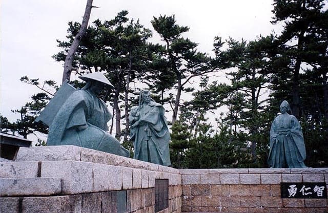 Statue of Benkei, Togashi, and Yoshitsune