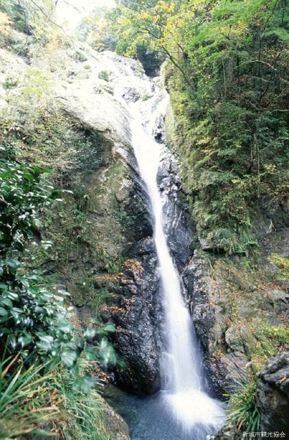 Hyakuma Falls