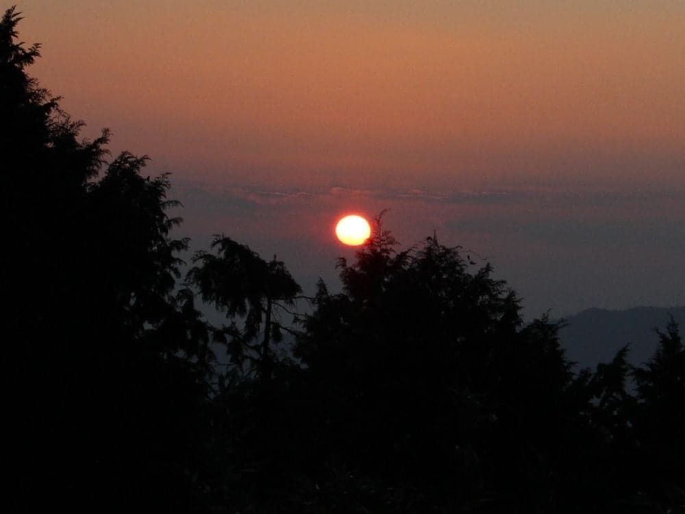 The first sunrise of Mt. Shindateyama, Munakata City (Gongenyama)