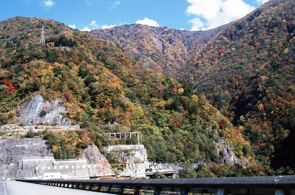 Autumn leaves around Hatanagi No. 1 Dam