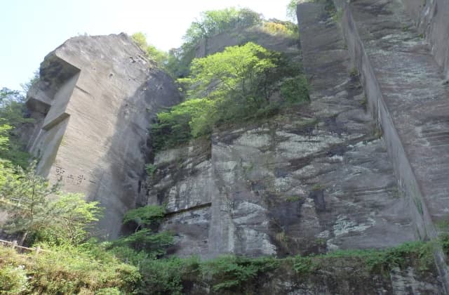 Ruins of Mount Nokogiri stone quarry rock stage