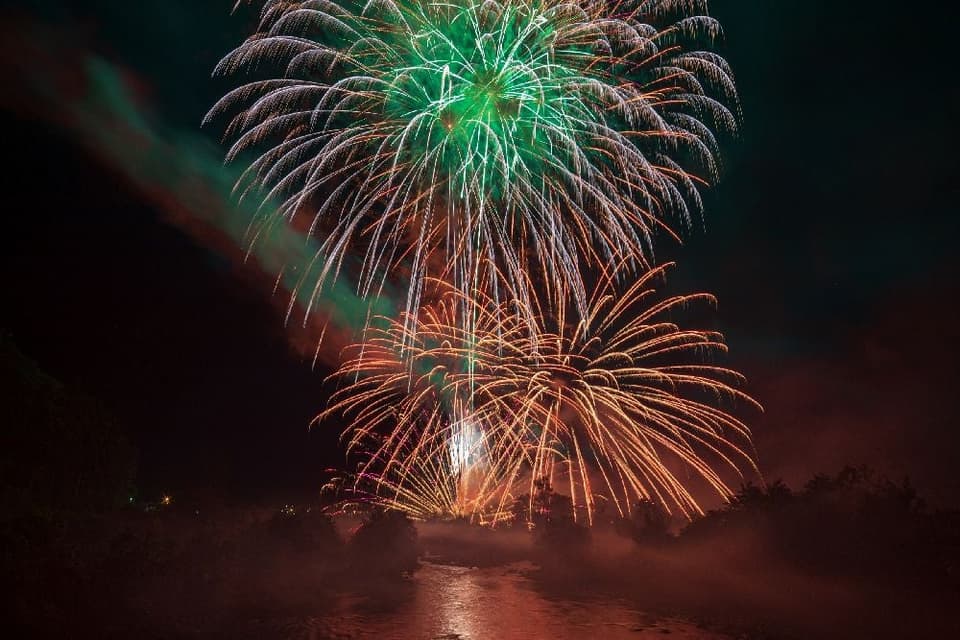 Tochio Onsen Yamabiko Fireworks Festival