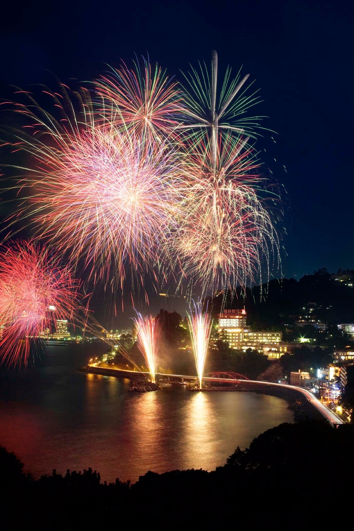 第74回伊豆山温泉納涼海上花火大会