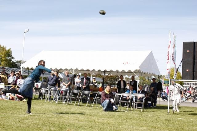 Women's pumpkin throwing