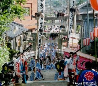 綾部神社行列浮立