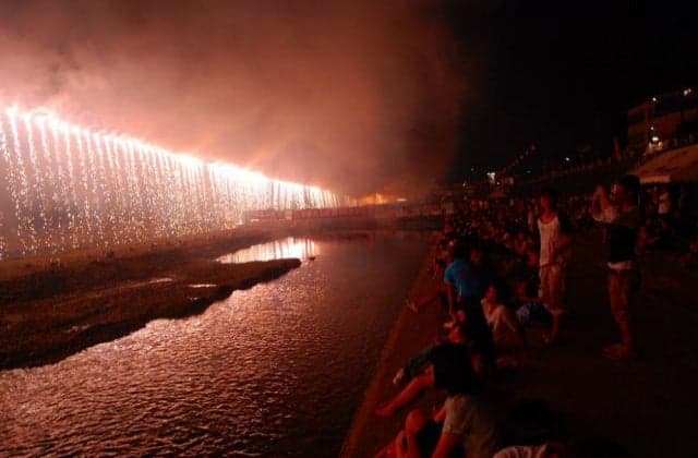 Large Niagara Fireworks at the Echigo Kamo River Summer Festival