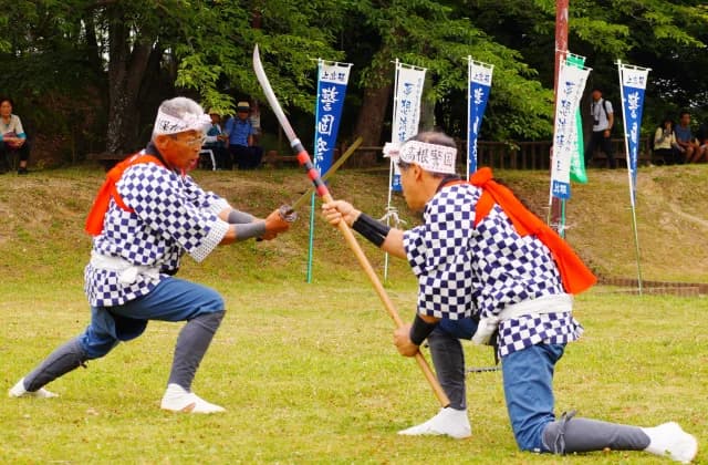 Performing at Kutsukake-jo Castle Ruins Park (hand of stick)
