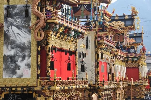 飛騨古川祭「屋台曳き揃え」